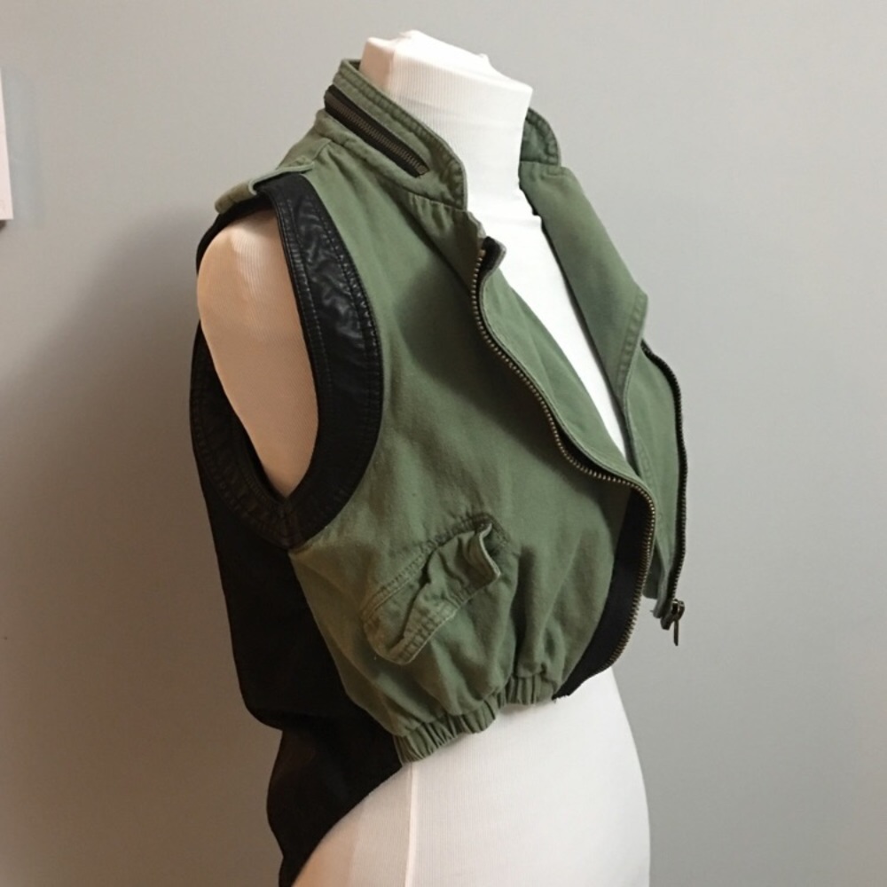 ASTR Cropped Vest
